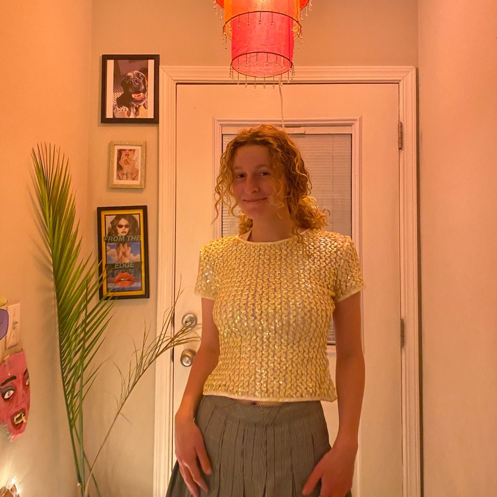 Baby yellow sequin shirt🧚